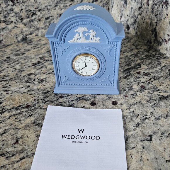 RARE VINTAGE WEDGWOOD ENGLAND BLUE WHITE SEASONS DESK MANTEL OFFICE CLOCK - Picture 2 of 15